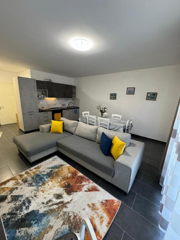 A kitchen or kitchenette at Seaside Sun and Fun
