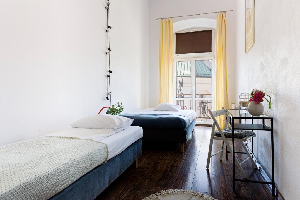 Hostel Królewska - Chambre Double Ou Lits Jumeaux Avec Balcon