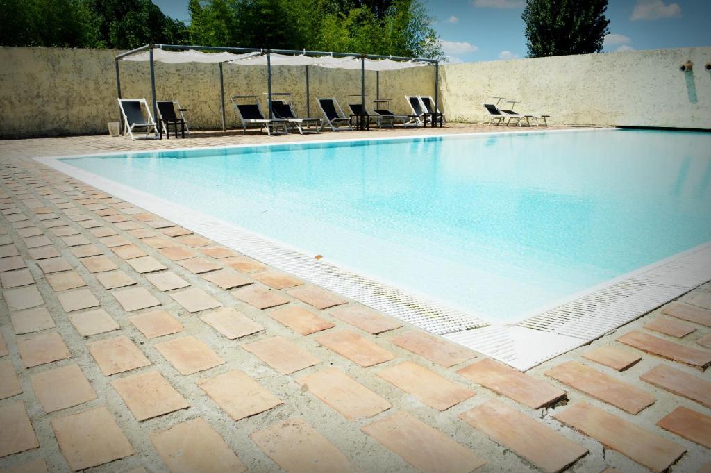 Bazén v ubytování Foro Appio Mansio Hotel nebo v jeho okolí