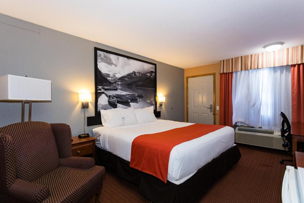 Postel nebo postele na pokoji v ubytování Super 8 by Wyndham Drayton Valley