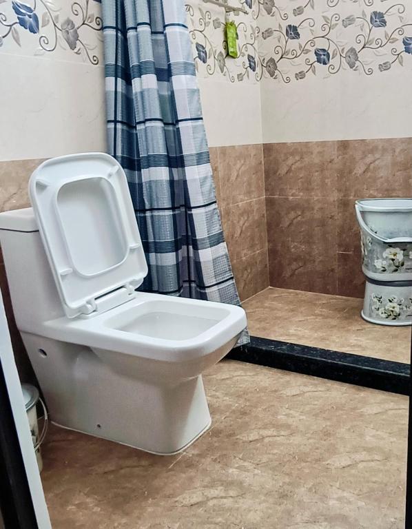 TrueLife - Chinmai Nivas - Breakfast Included - Modern 2BHK homes for families - Tirumala Mountain View - Fast WiFi - Many restaurants nearby - Hall, AC bedrooms, Modular Kitchen - Android TV - 250 Jio Channels - Top Service with lots of Love photo