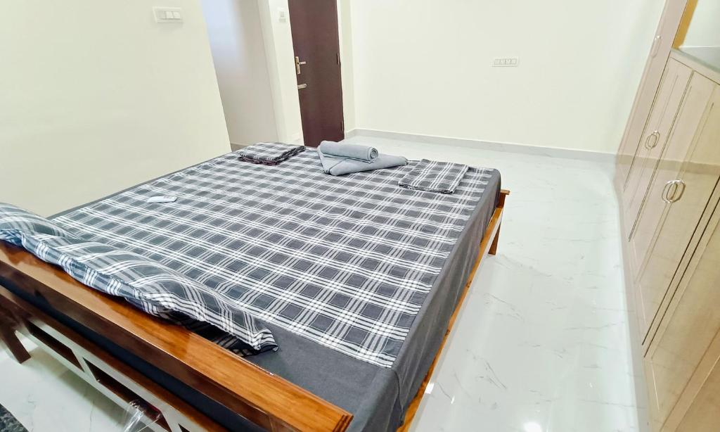 TrueLife - Chinmai Nivas - Breakfast Included - Modern 2BHK homes for families - Tirumala Mountain View - Fast WiFi - Many restaurants nearby - Hall, AC bedrooms, Modular Kitchen - Android TV - 250 Jio Channels - Top Service with lots of Love photo