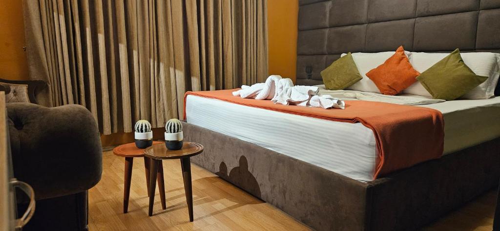 Hotel Artist - Image 9