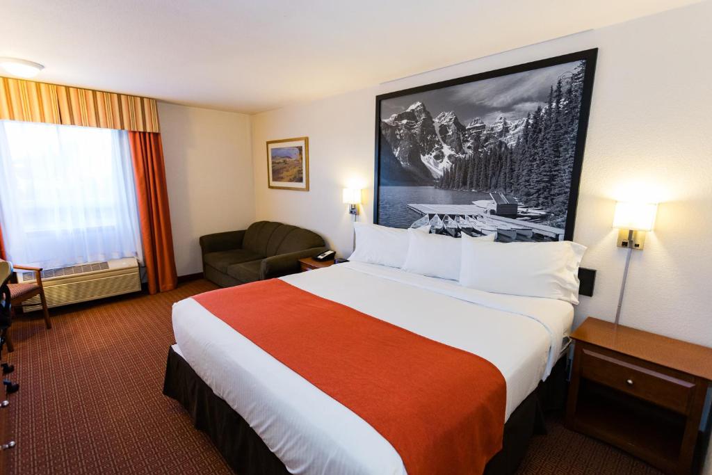 Postel nebo postele na pokoji v ubytování Super 8 by Wyndham Drayton Valley