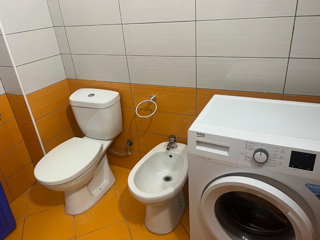 Waveside Apartment Getaway - Image 8