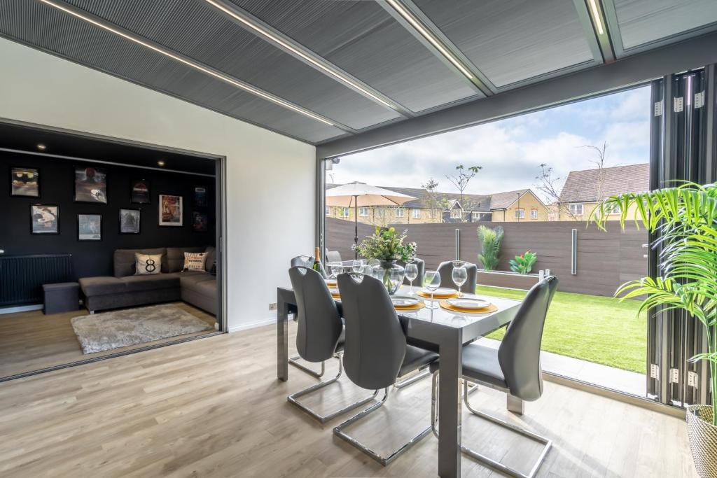 a dining room with a table and chairs at Chichester Cinema House near Witterings and Goodwood Estate in Chichester