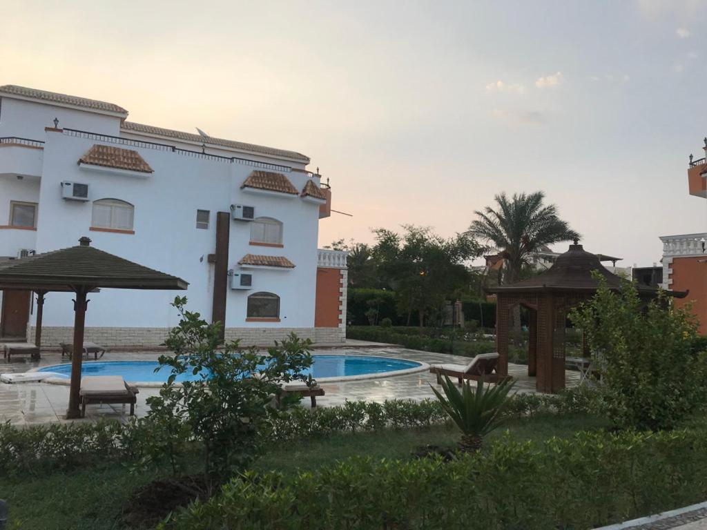 Bazén v ubytování Hurghada-Magawish Villa 4 nebo v jeho okolí