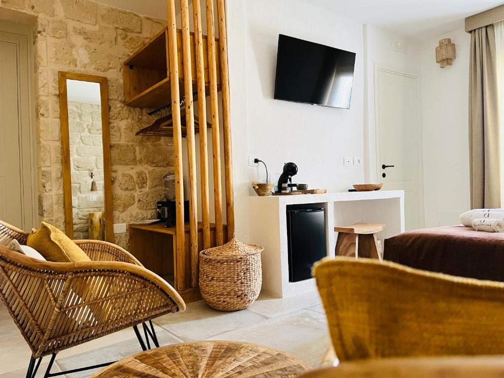 a living room with two chairs and a fireplace at PALAZZO CAVÌ in Mola di Bari