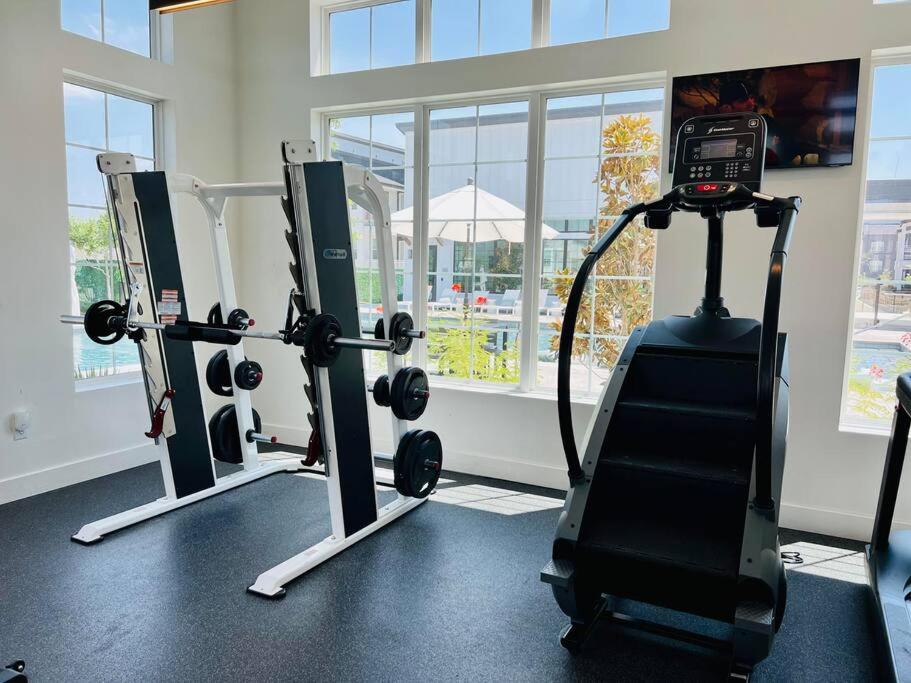 Fitness centrum a/nebo fitness zařízení v ubytování Charming Home: 2BD/2BA in Kyle, TX!