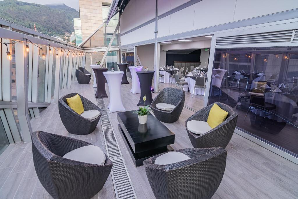 Nespecifikovaný výhled na hory nebo výhled na hory při pohledu z hotelu
