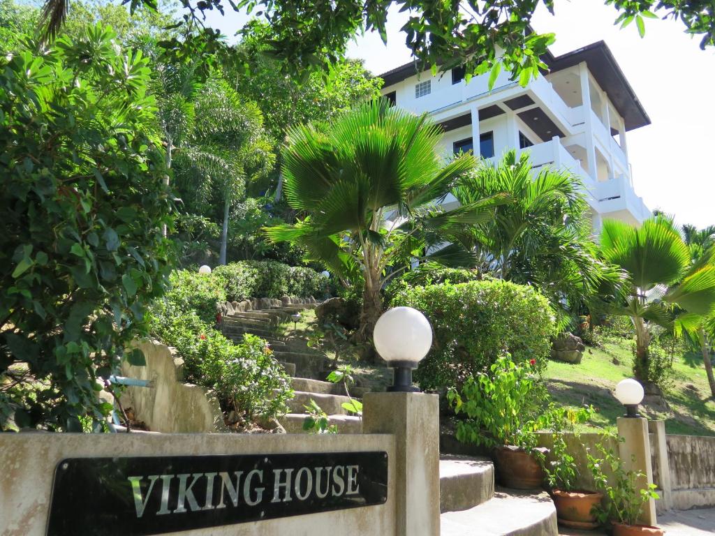 a villa with a sign for a viking house at Viking House Apartment in Ko Tao