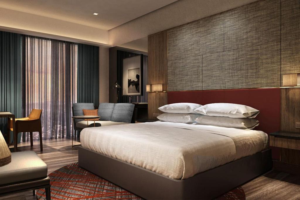 En eller flere senge i et værelse på Sheraton Kuching Hotel
