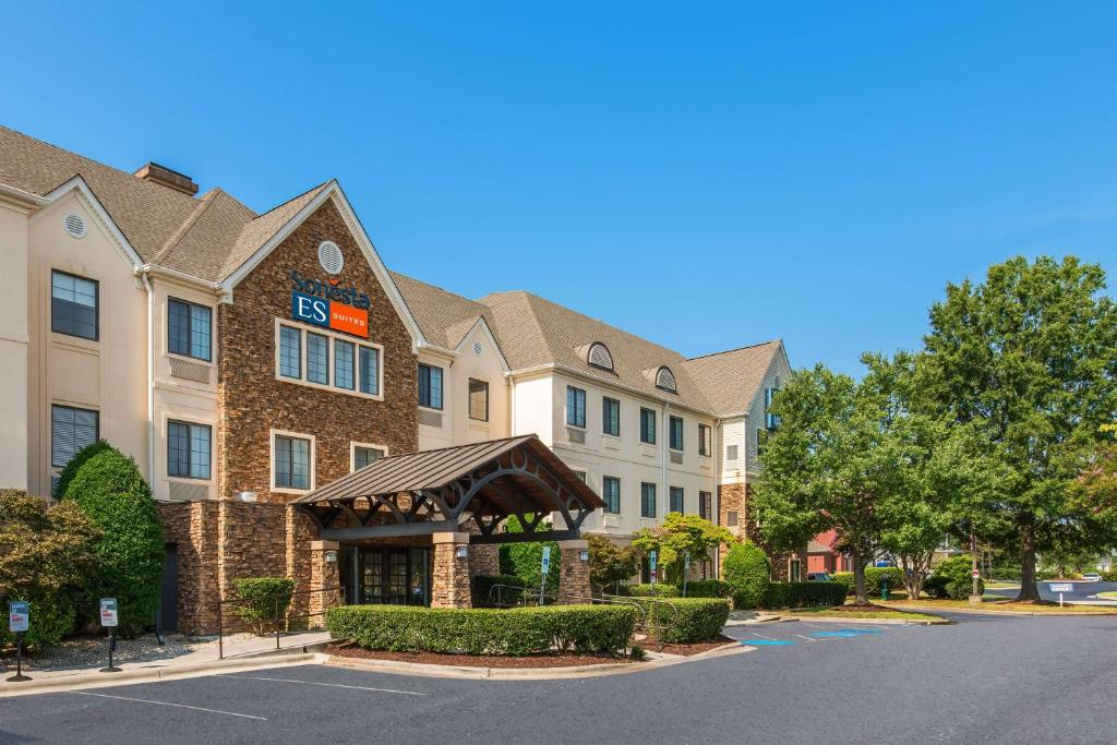 a rendering of a hotel with a parking lot at Sonesta ES Suites Charlotte Arrowood in Charlotte