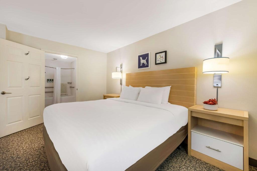 Sonesta ES Suites Charlotte Arrowood - King Studio