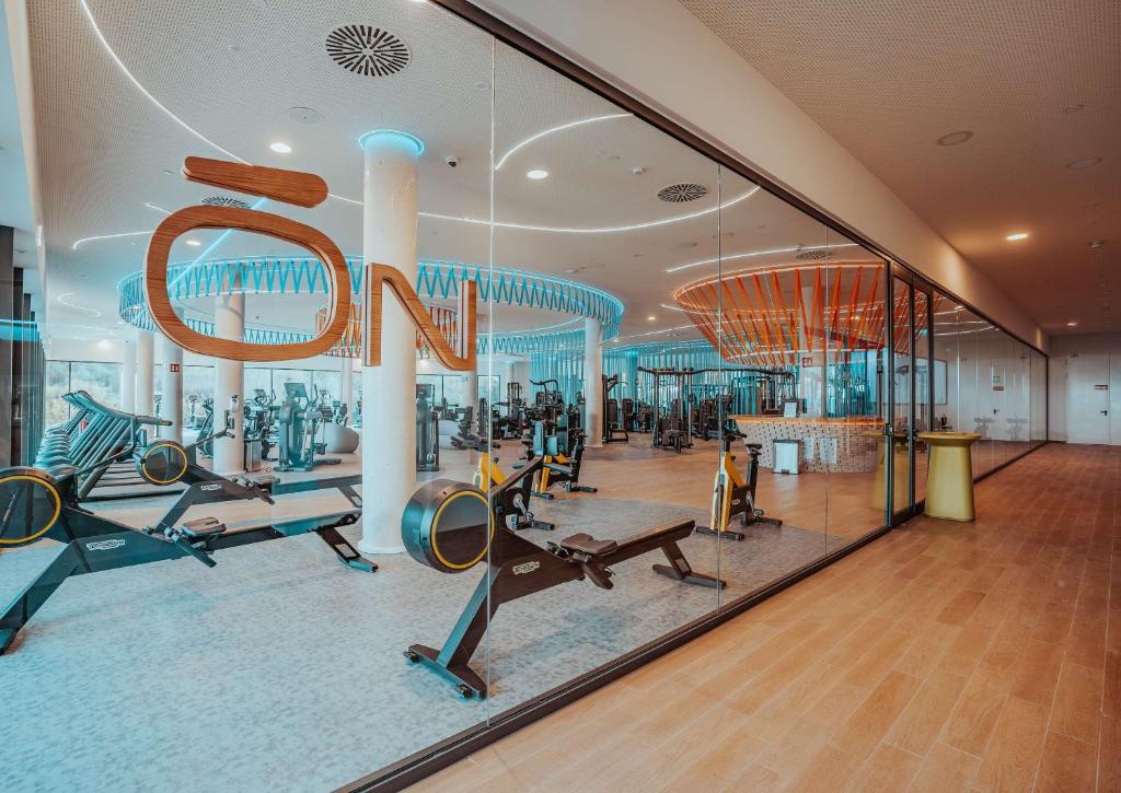 Fitness centrum a/nebo fitness zařízení v ubytování Higuerón Hotel Curio Collection by Hilton
