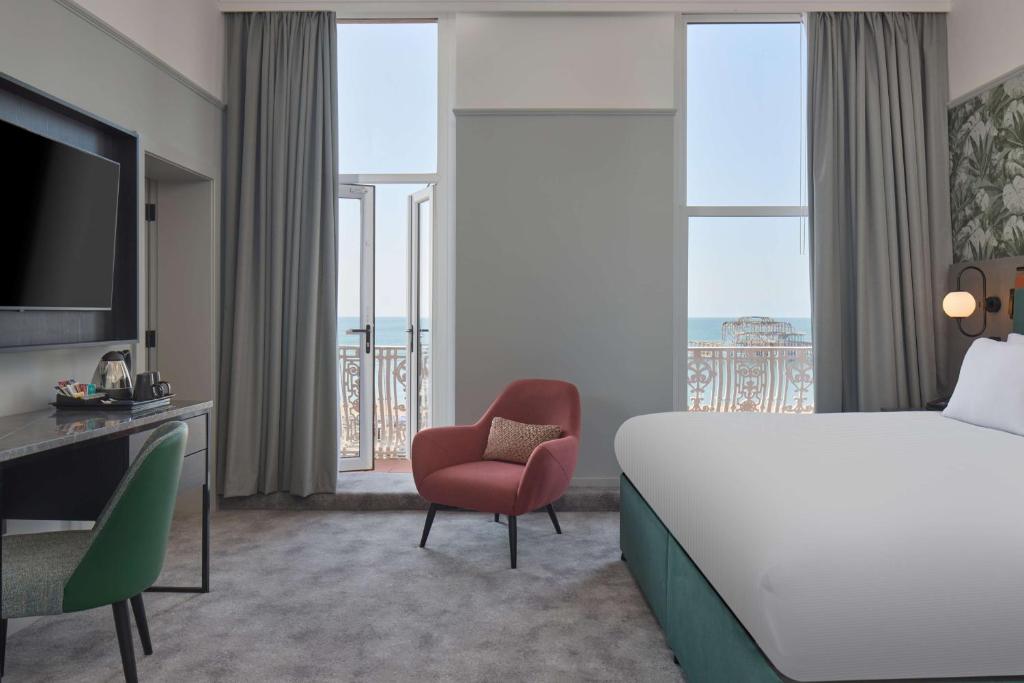 DoubleTree By Hilton Brighton Metropole - 海景和阳台的高级国王室