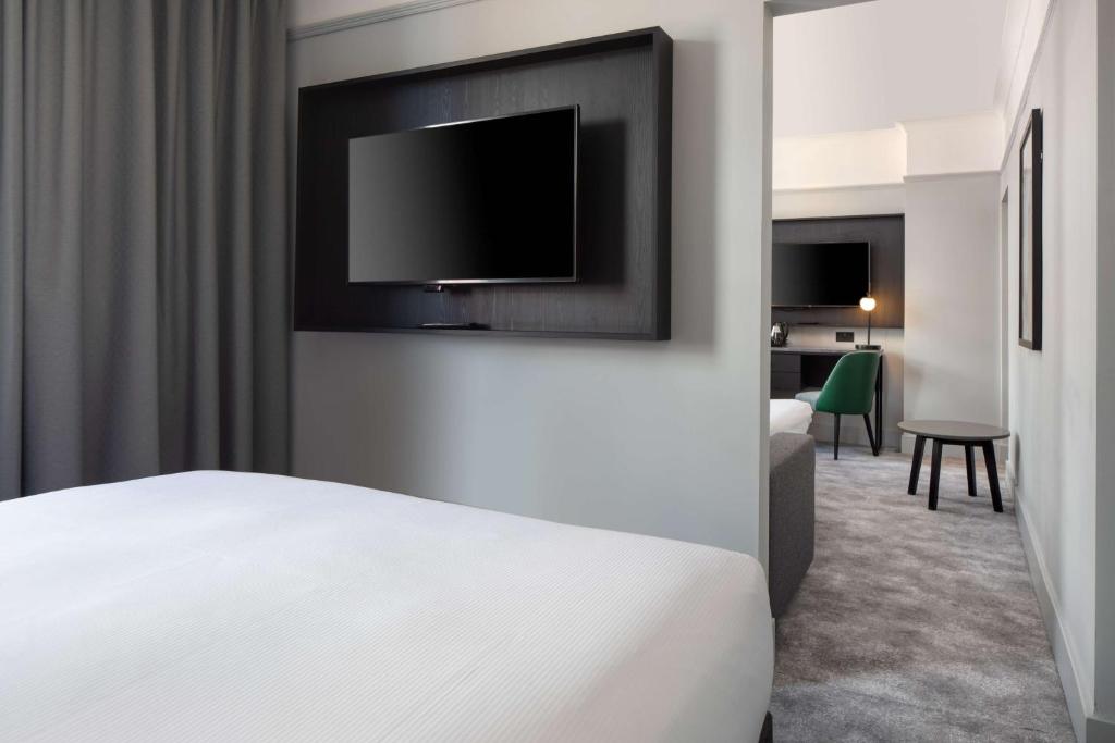 DoubleTree By Hilton Brighton Metropole - 沙发床上