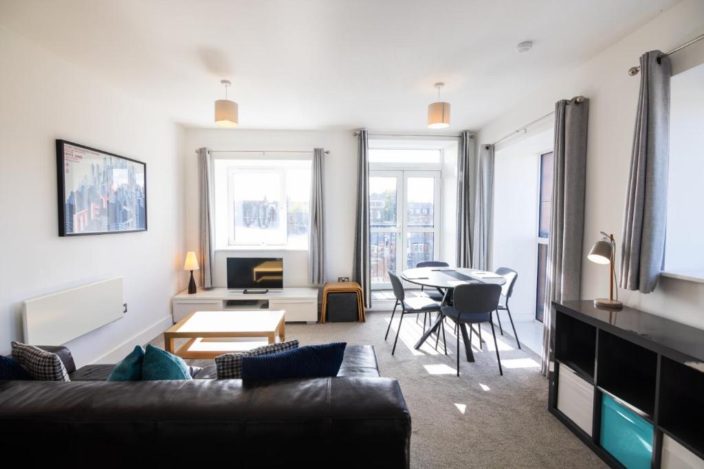 Entire 1 Bed - No. 45 - Free Parking - The Cosy Collection Ltd - Housity