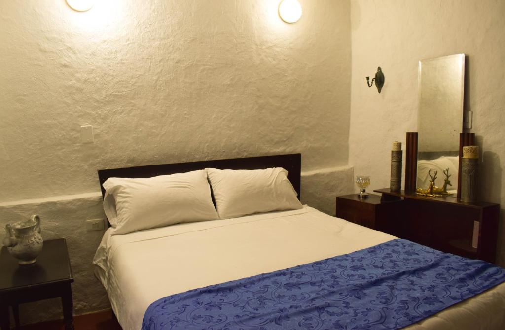 Postel nebo postele na pokoji v ubytování HOTEL CHORRO DE LUZ