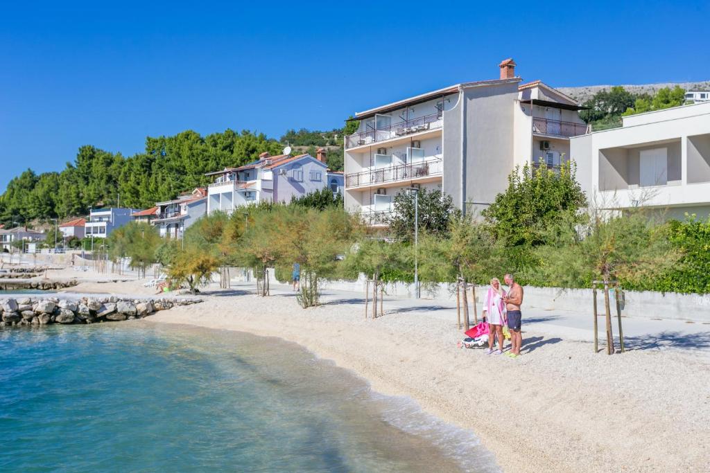 Family friendly seaside apartments Podstrana, Split - 13725