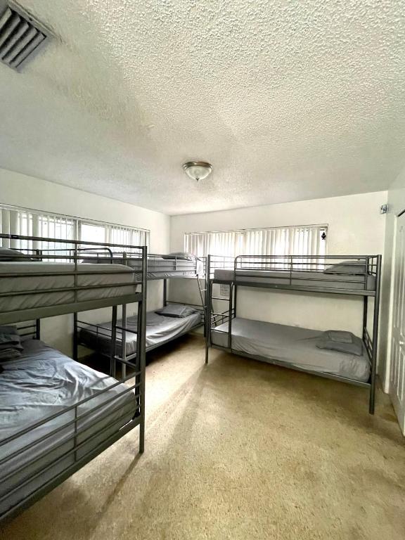 Postel nebo postele na pokoji v ubytování Miami House
