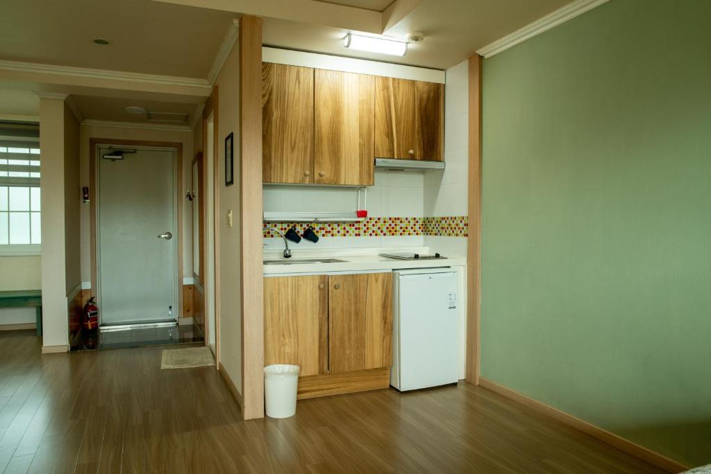 Kuchyň nebo kuchyňský kout v ubytování Green Narae Pension