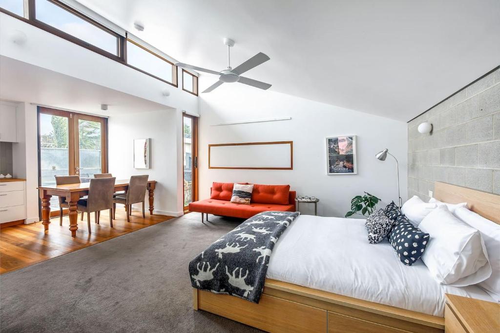 'Studio 43' Vintage Warehouse Vibes in Fitzroy North, Melbourne