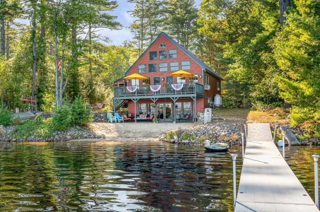 Cozy Lakefront Retreat. Ice Fish Ski Snowmobile, Wakefield (updated