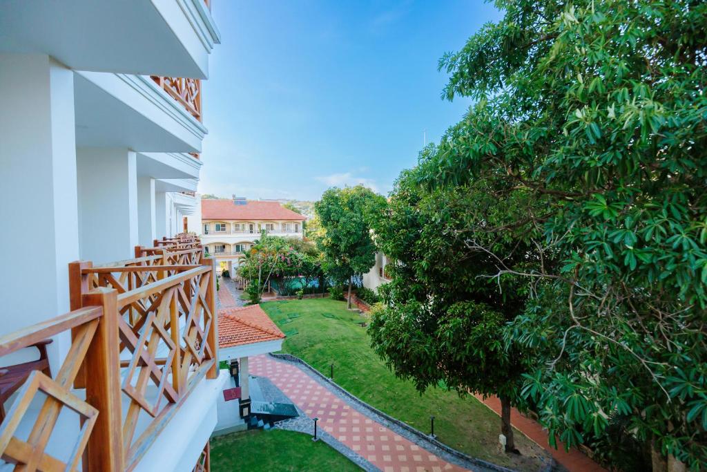 Phòng Deluxe Giường Đôi/2 Giường Đơn Nhìn Ra Vườn