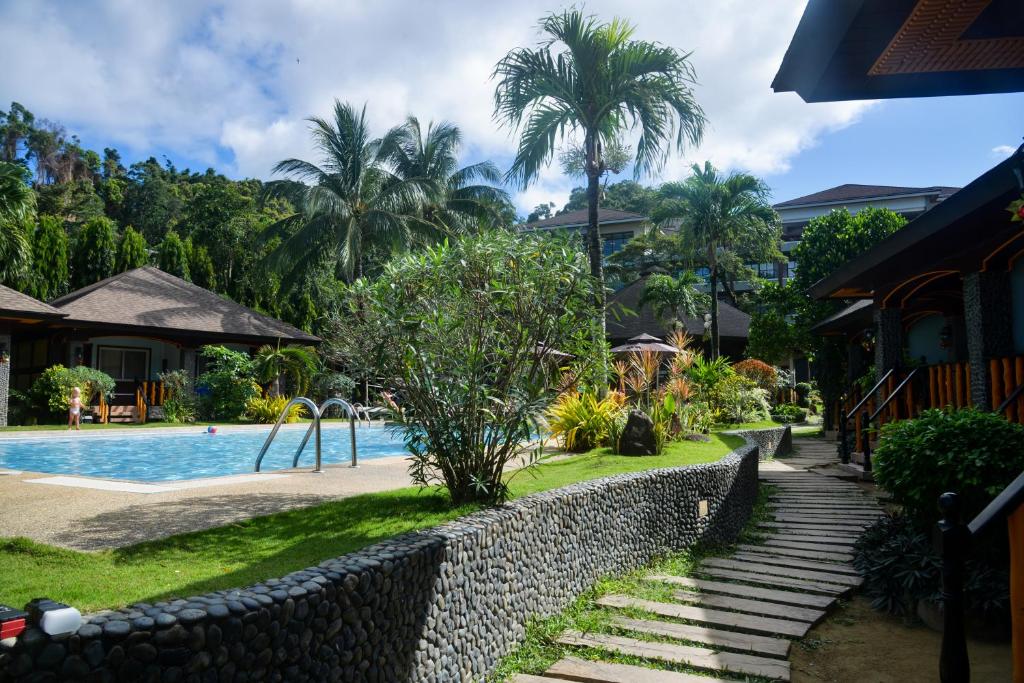 Bazén v ubytování El Nido Garden Resort nebo v jeho okolí