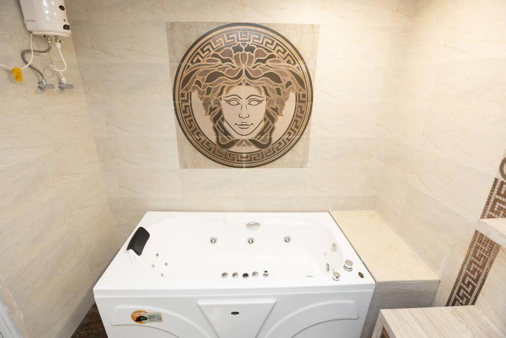 Fotografie z fotogalerie ubytování Family&PetFriendly 5BHK With Jacuzzi @BanjaraHills v destinaci Hajdarábád