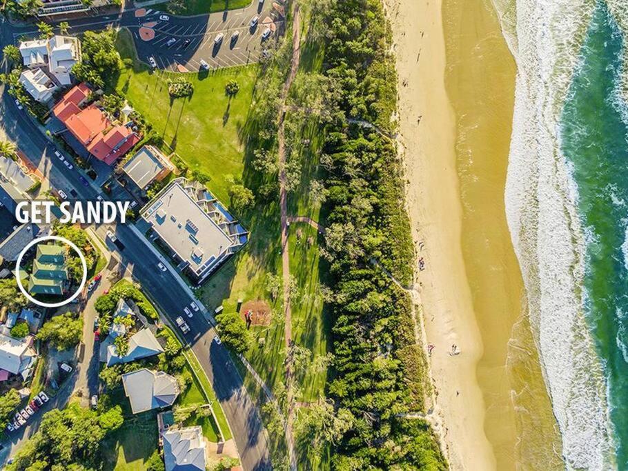 バイロンベイにあるFuller Holidays - Get Sandy - Beachside Byronの海岸と海の景色