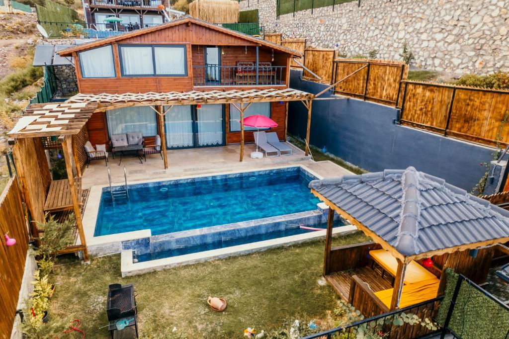 an overhead view of a house with a swimming pool at Villa Vazgeçilmezim Deniz Manzaralı ,Sessiz,Sakin in Fethiye