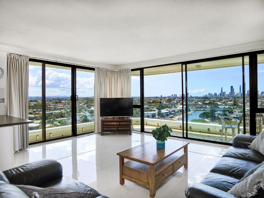 Supa sized 3 bedroom 2 bath, Gold Coast (updated prices 2024)