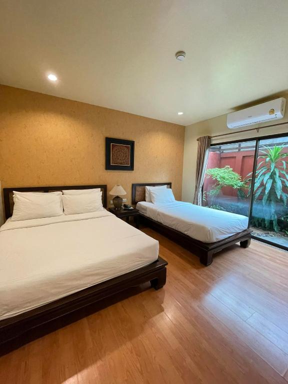 
Superior Family Bedroom with Garden 
