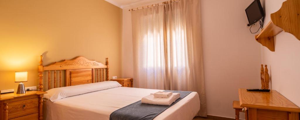 Posteľ alebo postele v izbe v ubytovaní Hostal Valdepeñas by Bossh Hotels