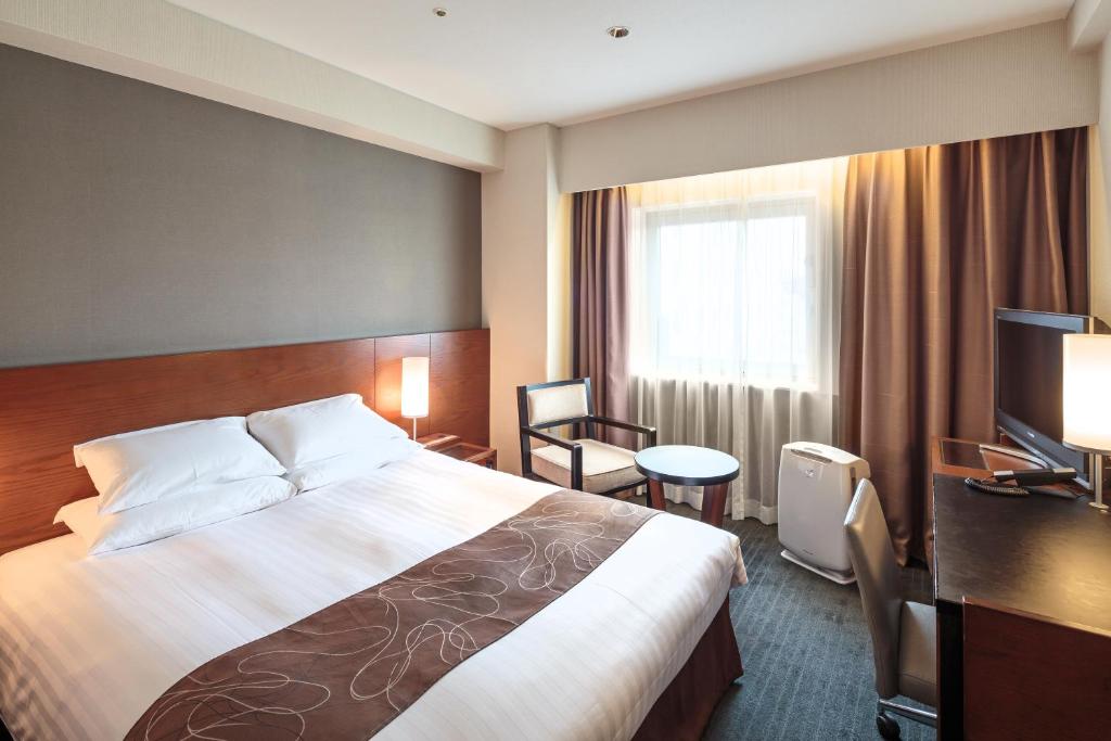 Postel nebo postele na pokoji v ubytování Hakata Excel Hotel Tokyu