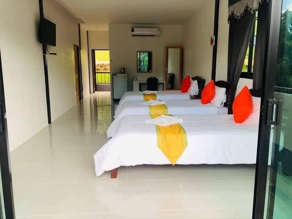 เพชรมณีกาญจน์ บีช รีสอร์ท - Habitación Triple De Lujo