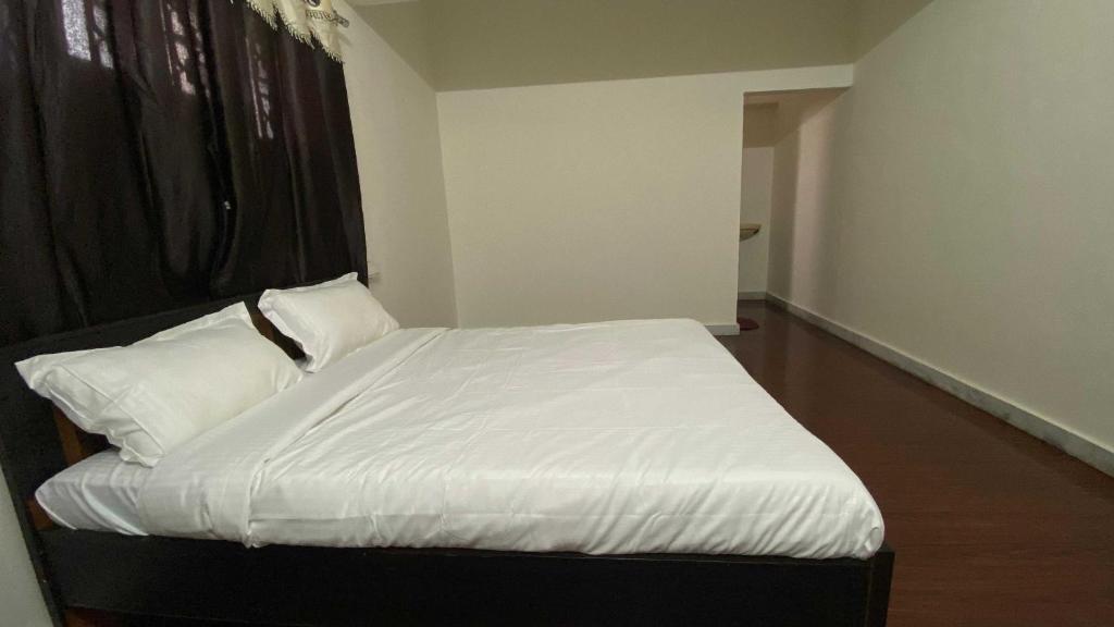 Postel nebo postele na pokoji v ubytování SPOT ON Rajyog Resort