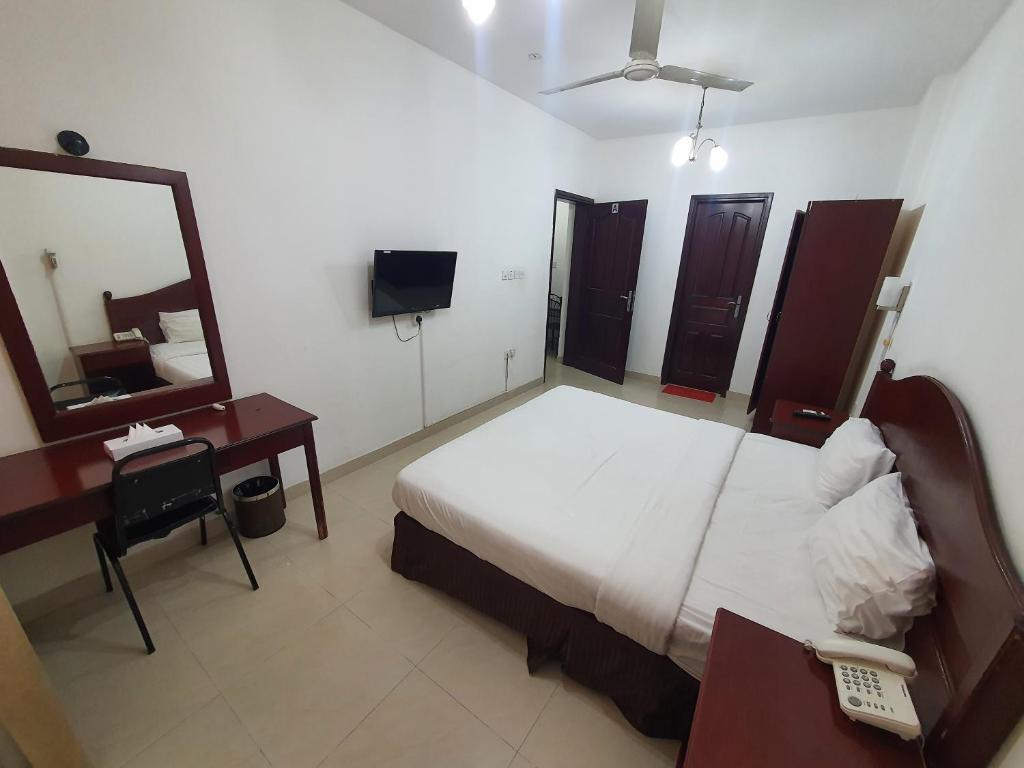 TV a/nebo společenská místnost v ubytování Al Reef Hotel Suits