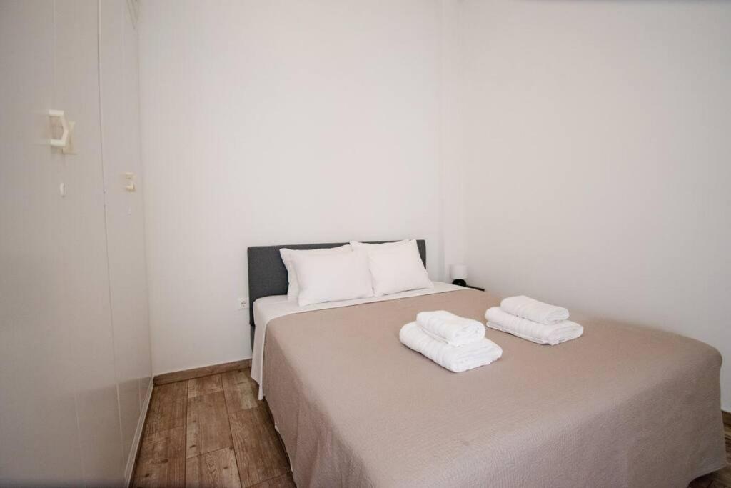Postel nebo postele na pokoji v ubytování Chic Kastella Apt by Mikrolimano