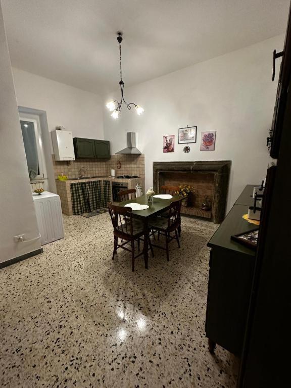 Kuchyňa alebo kuchynka v ubytovaní LA CASA SOTTO IL CASTELLO