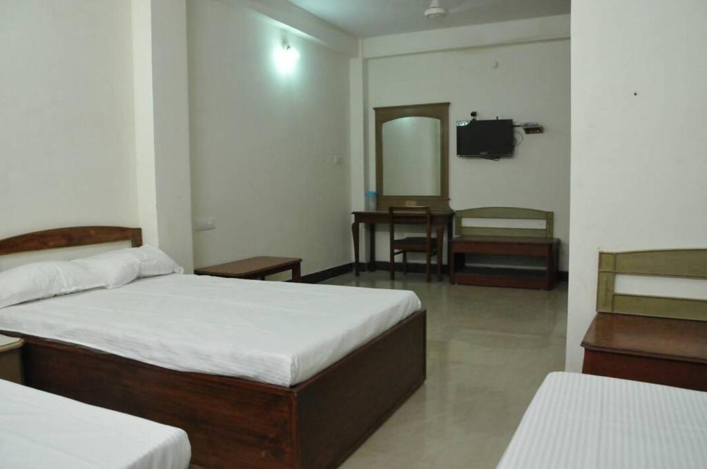 Postel nebo postele na pokoji v ubytování MYSORE MAHALAKSHMI ROOMS