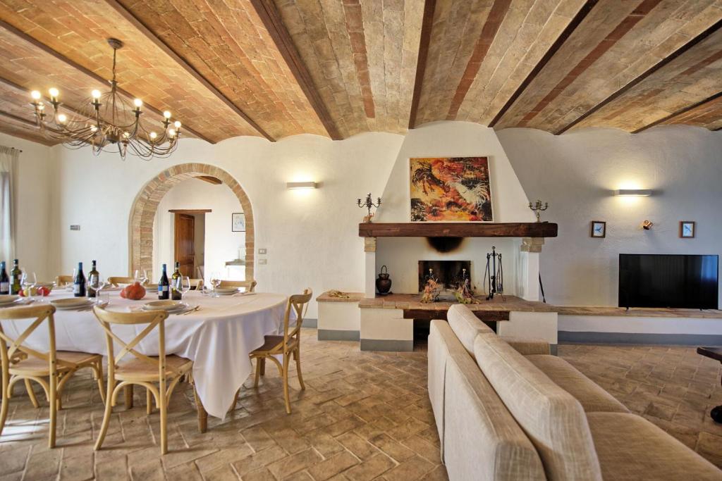 Część wypoczynkowa w obiekcie Villa Il Caggio by PosarelliVillas