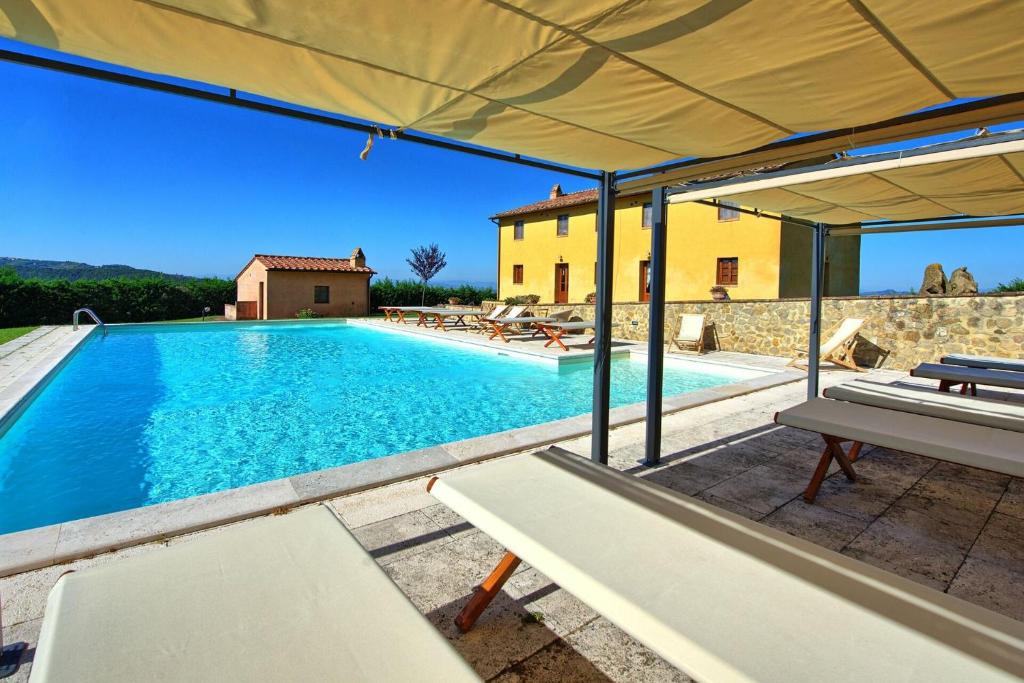 Basen w obiekcie Villa Il Caggio by PosarelliVillas lub w pobliżu