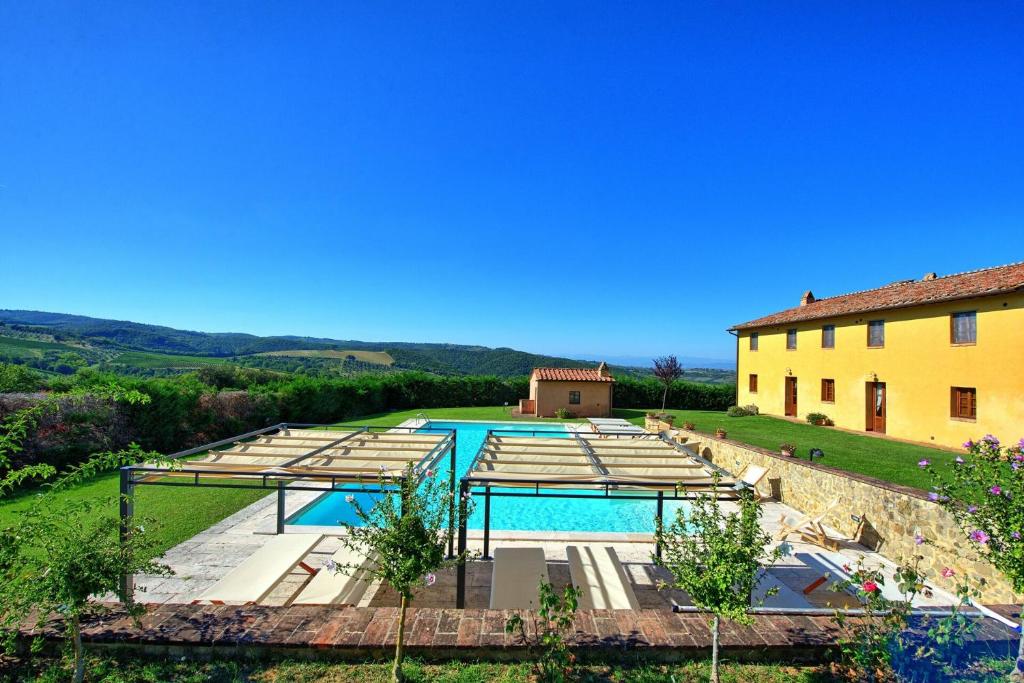 Basen w obiekcie Villa Il Caggio by PosarelliVillas lub w pobliżu