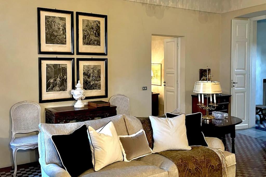 Een zitgedeelte bij Suite Vittorio Emanuele