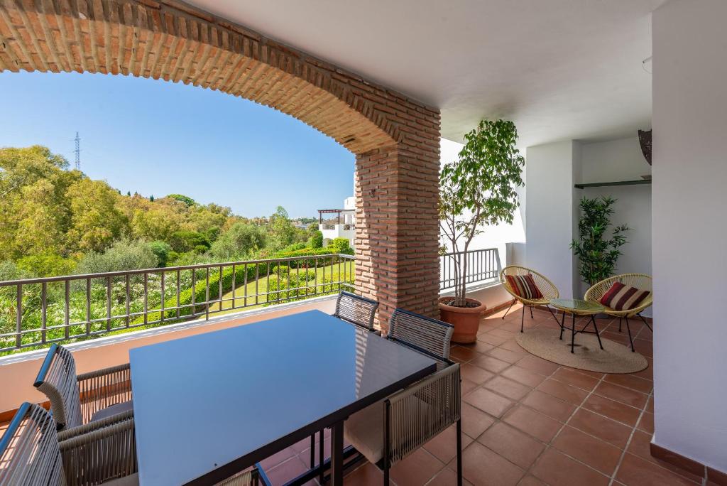 A balcony or terrace at Los Eucaliptos Appartement deux chambres Chez Stefan