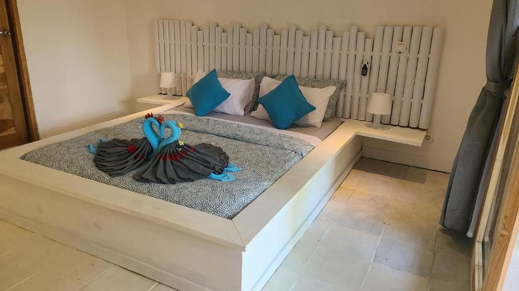 Postel nebo postele na pokoji v ubytování Tiki Boutique Hotel Spa Lombok