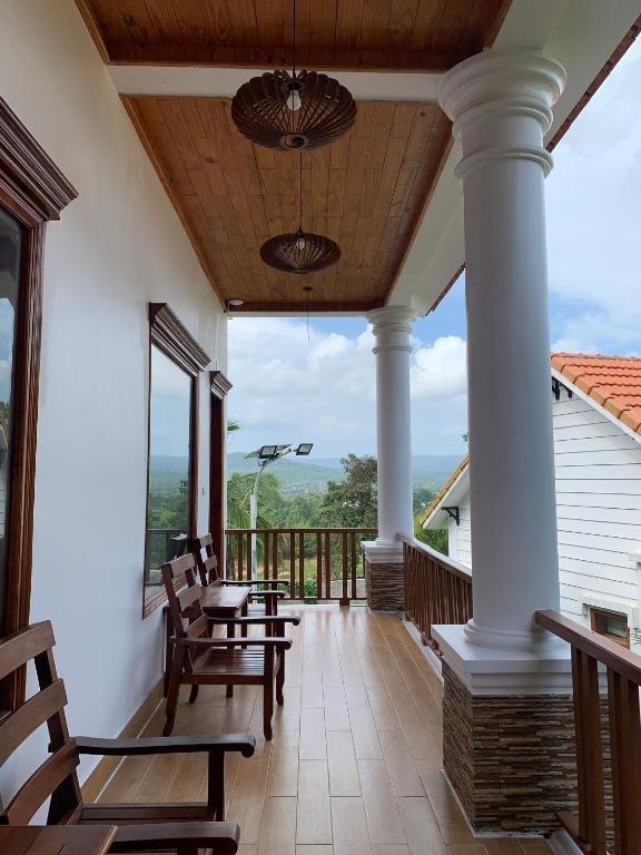 Ban công/sân hiên tại Bungalow Sáng Tươi Mountains